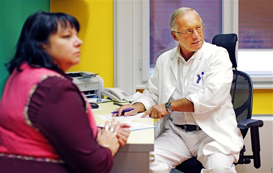 Primá MUDr. Vlastimil Víek, CSc. a paní Jaroslava - vstupní prohlídky soutících o promnu na klinice Medicom VIP