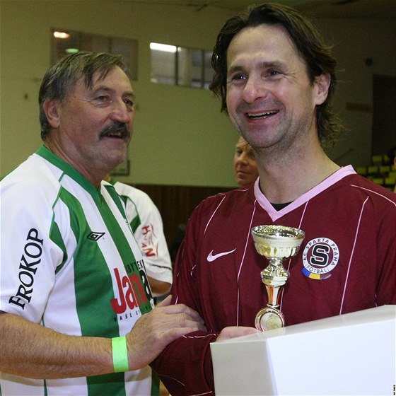 Antonín Panenka (vlevo) a Jií Novotný na turnaji legend