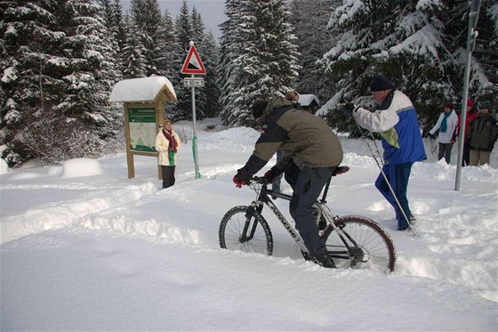 Na umav oteveli novou stezku pro cyklisty a bkae. 