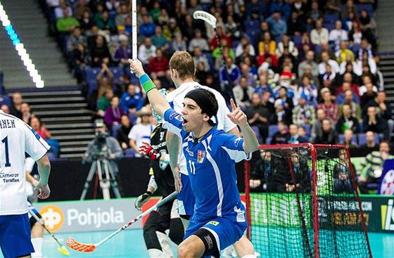Tomá Sladký se raduje z úvodního gólu v zápase s Finskem.