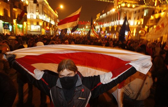 Centrum bloruské metropole zaplavili demonstranti.