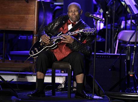 Na slavnosti u vnonho stromu zahrl i B.B. King (9. prosince 2010)