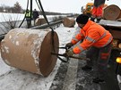 Polsk kamion s paprem zablokoval v sobotu rno silnici R35 ve smru na Ostravu.