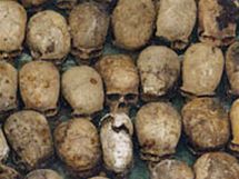 Lebky obt genocidy nalezen v masovm hrob u vesnice Nyabikenke