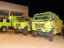 Dv zvodn a doprovodn Tatra Czech Dakar Teamu ped nalodnm na Dakar 2011.
