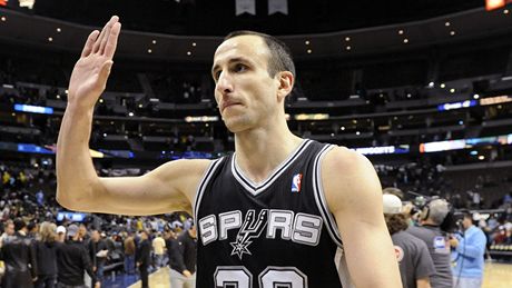 Basketbalista San Antonia Manu Ginobili v aréně v Denveru. Basketbalista San Antonia Manu Ginobili v aréně v Denveru.