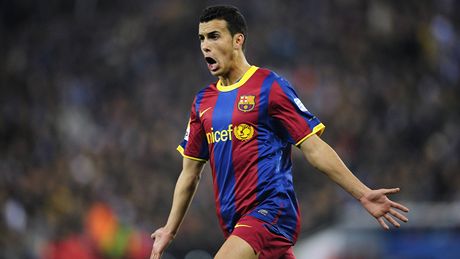 ÚSP̊NÝ STELEC. Útoník Pedro z Barcelony se raduje z jednoho ze svých dvou gól.