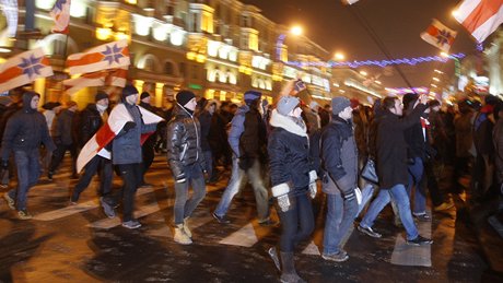 Centrum bloruské metropole zaplavili demonstranti.