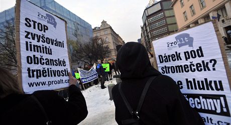 Demonstrace proti zvyování hlukových limit. (22. prosince 2010)