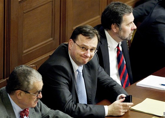 Petr Neas a Radek John ped hlasováním Snmovny o dve vlád. (21. prosince 2010)