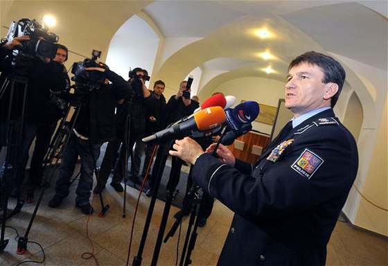 Policejní prezident Oldich Martin oznamuje rezignaci (22. prosince 2010)