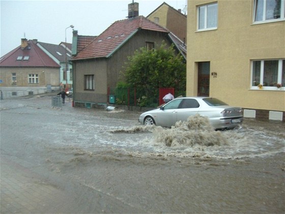 Takhle to vypadalo 2. ervence 2009 v táborských ulicích. tvrthodinový pívalový dé tu zpsobil spou.   