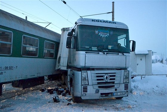 Nehoda osobního vlaku s kamionem v Hraditi u Chebu.
