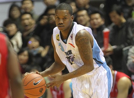 Steve Francis v dresu Pekingu Ducks