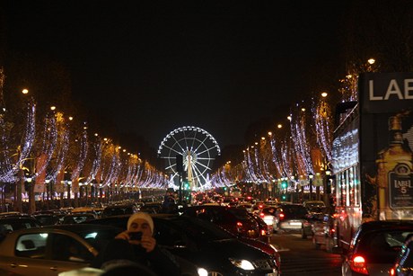 Rusk kolo na Champs Elyses