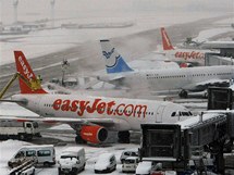 Odstaven letadla na paskm letiti Orly (21. prosince 2010)