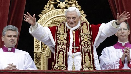 Svatý otec Benedikt XVI. pi tradiním poehnání Mstu a svtu (25. prosinec 2010)