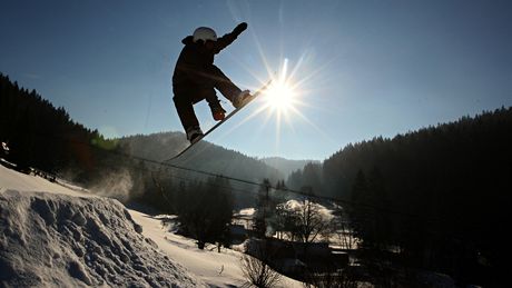 Na sjezdovce Horal vedle vleku otevřeli GoGEN snowpark s překážkami pro snowboardisty, pustit se do nich mohou však i odvážní lyžaři. Na sjezdovce Horal vedle vleku otevřeli GoGEN snowpark s překážkami pro snowboardisty, pustit se do nich mohou však i odvážní lyžaři.