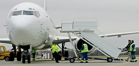 Letit oekává, e rst potu let se nezastaví a cestujících letos bude pes 70 tisíc. Ilustraní foto