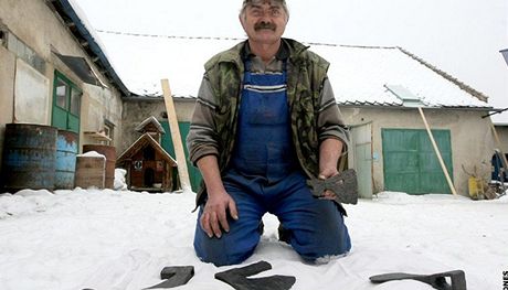 Tesa Karel Klouda a uniktn nalezen sekyrky.