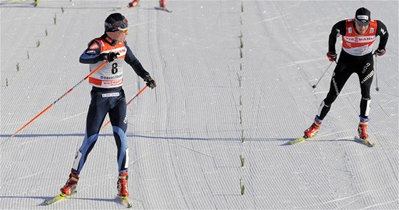 Fin Matti Heikkinen vítzí ve skiatlonu na Tour de Ski, druhý dojel výcar Dario Cologna