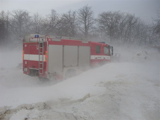 Hasii uvízli ve snhových závjích u pejezdu v Pokikov