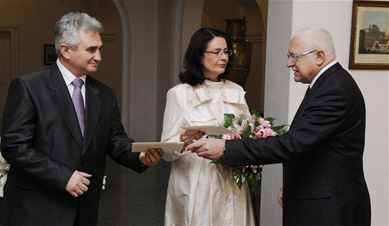 Na tradiní novoroní obd na Praský hrad pozval prezident Václav Klaus pedsedkyni Snmovny Miroslavu Nmcovou a éfa Senátu Milana tcha.