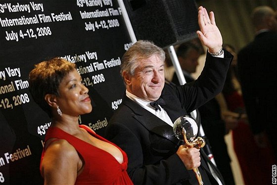 Robert De Niro pevzal v roce 2008 na karlovarském filmovém festivalu Kiálový glóbus za mimoádný umlecký pínos svtové kinematografii.