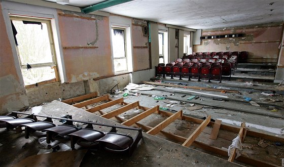 Posádkové kino v bývalých kasárnách v Chebu je nyní majetkem msta a moná tam bude hospic. 