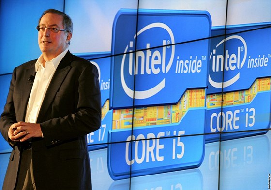 éf spolenosti Intel Paul Otellini pedstavuje nové produkty