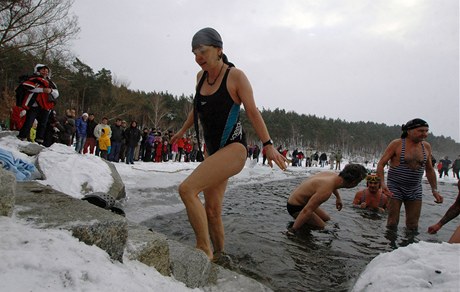 Otuilci u Boleveckho rybnka v Plzni. (1. ledna 2011)