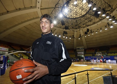 Satnam Singh Bhamara, chlapec, kter se m stt indickou odpovd na nskou hvzdu Jao Minga