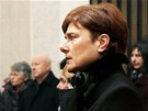 Bval televizn hlasatelka Marie Retkov na pohbu Miloe Frby. (7. ledna 2011)