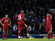 ZOUFALSTV Liverpoolt Steven Gerraed, David N'Gog a Fernando Torres po inkasovanm glu se chystaj rozehrt z poloviny hit.
