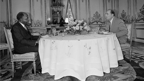 Félix Houphouët-Boigny veeí v Elysejském paláci s Franois Mitterrandem (9.7. 1981)