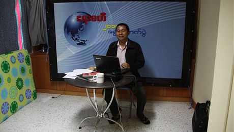 Redakce exilového webu Irrawaddy má i vlastní televizní studio