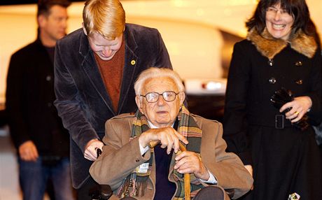 Sir Nicholas Winton, zachránce idovských dtí, piletl na staré ruzyské letit. (19.1. 2011)