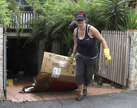 klid po niivch povodnch v australskm Brisbane