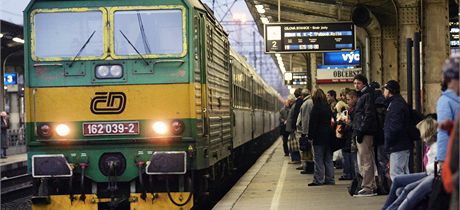 Vlaky nejezdí mezi praským hlavním nádraím a Smíchovem. Ilustraní foto