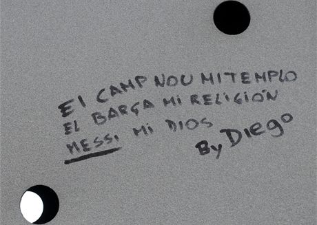Npis na zdi trninkovho centra FC Barcelona: "Nou Camp je mj chrm, Barcelona je m nboenstv a Messi je mj bh."