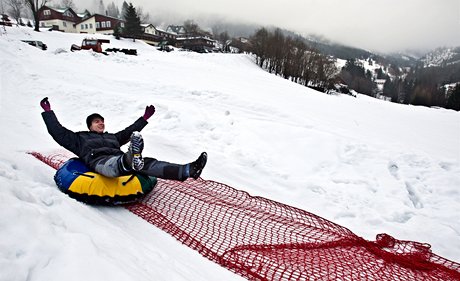 Snowtubing nabízí areál na Knickém vrchu ve Vrchlabí a v Prkenném Dole v acléi (ilustraní foto).