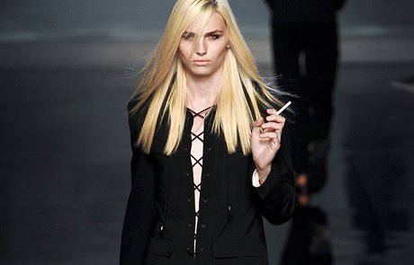 Australsk model srbskho pvodu Andrej Pejic na pehldce J. P. Gaultiera