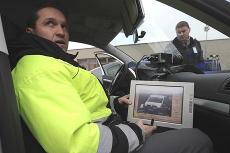 Policisté v Moravskoslezském kraji dostali nové, chytejí radary. (19. 1. 2011)