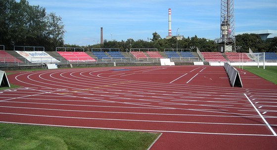 Atletické sektory stadionu ve truncových sadech v Plzni
