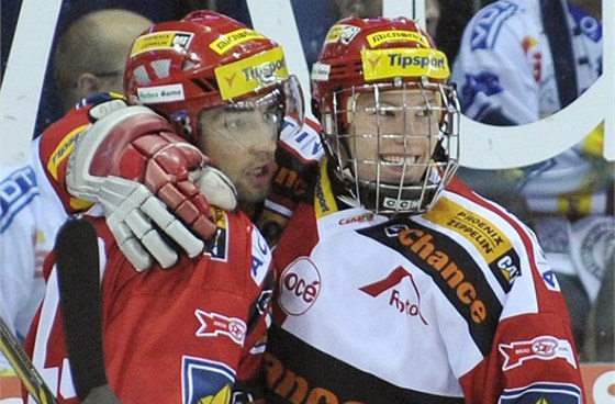 Bude se Dmitrij Jakin (vpravo) radovat i po draftu NHL?