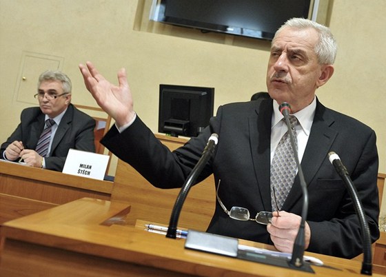 Ministr zdravotnictví Leo Heger na konferenci v Senátu. Uspoádal ji pedseda Senátu Milan tch (18. ledna 2011)