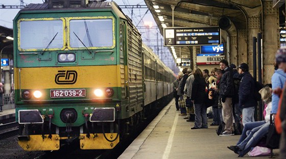 Ke stetu vlaku s lovkem dolo jet ve stanici Praha-Smíchov. Ilustraní foto