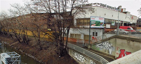 Dnes u zbouraný zimní stadion na praském ostrov tvanice.