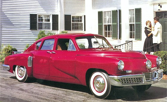 Nepochopený Tucker Torpedo z roku 1948 ml krom bezpenostních pás a natáecího reflektoru i motor s asováním ventil a vstikováním paliva. Odolná elektrická soustava pracovala s naptím 24V, o kterém ostatní automobilky dodnes jen uvaují.