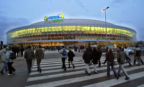 O2 arena se chystá na esté semifinále extraligy. Dostane za nj Slavia peníze?